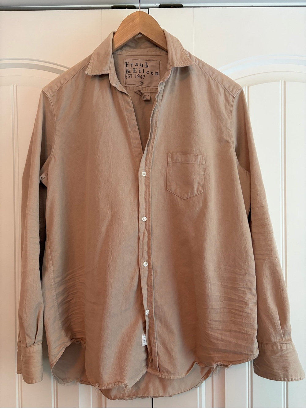 Frank & Eileen Women’s Distressed Beige Casual Eileen Button-Down Shirt Size M